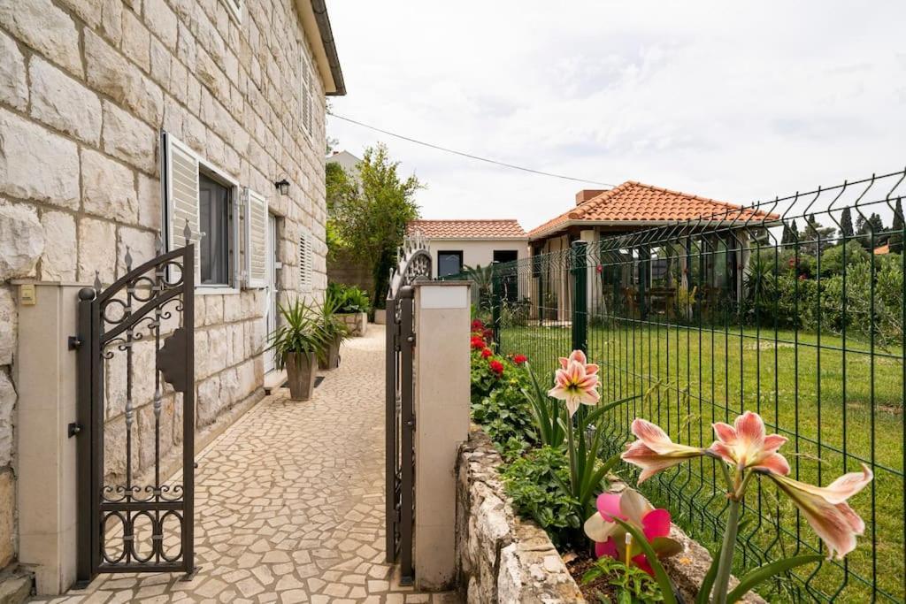 Suite By The Beach For 2 Cavtat Bagian luar foto